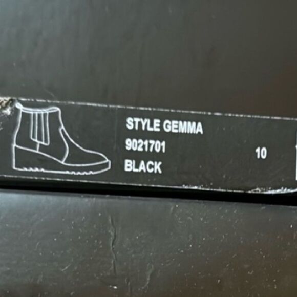 Cecelia New York Gemma Suede Ankle Boots - Picture 13 of 16